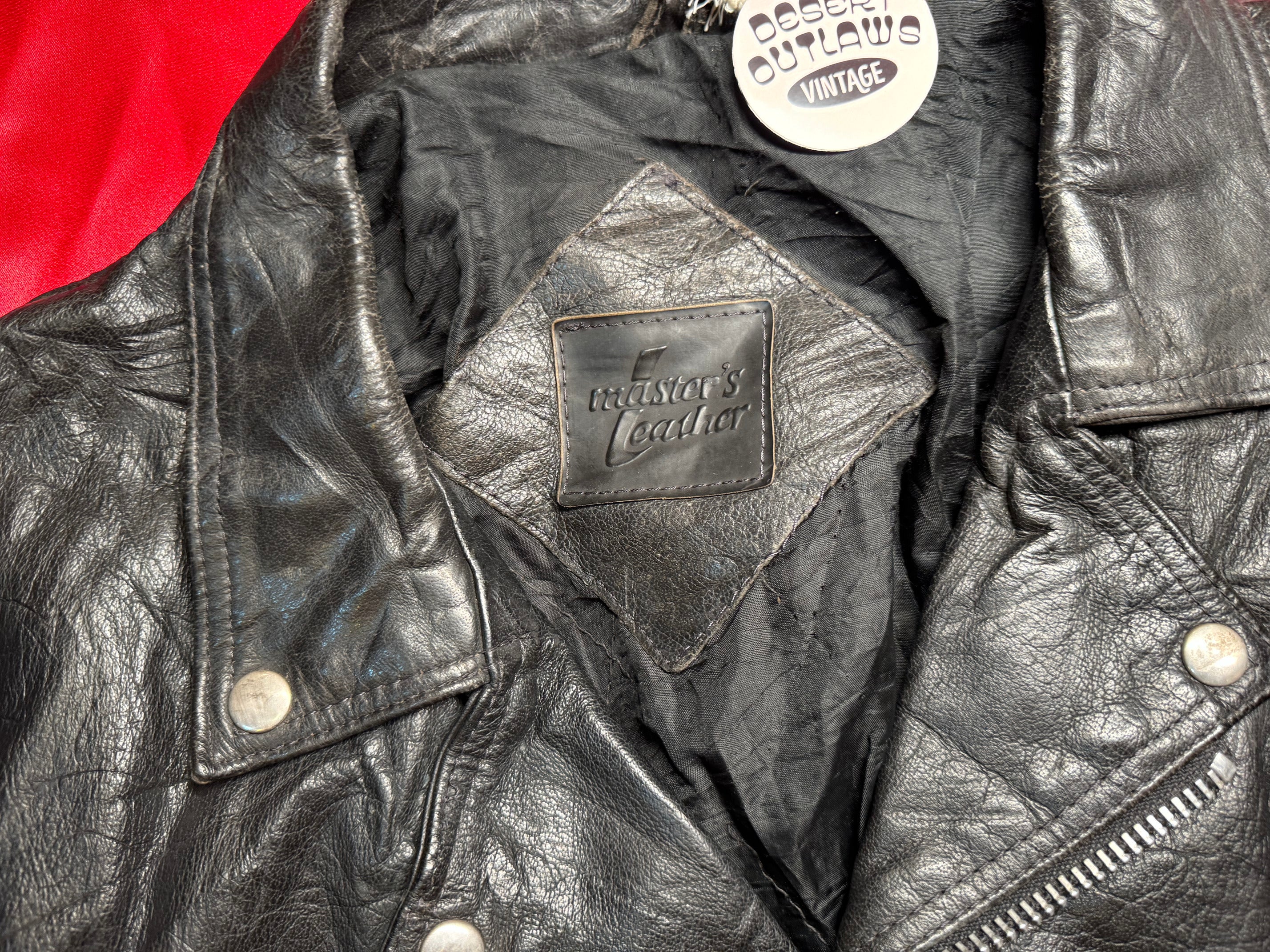 Chaqueta Biker Vintage Master’s Leather – Flecos y Conchos Piel Negra Talla M
