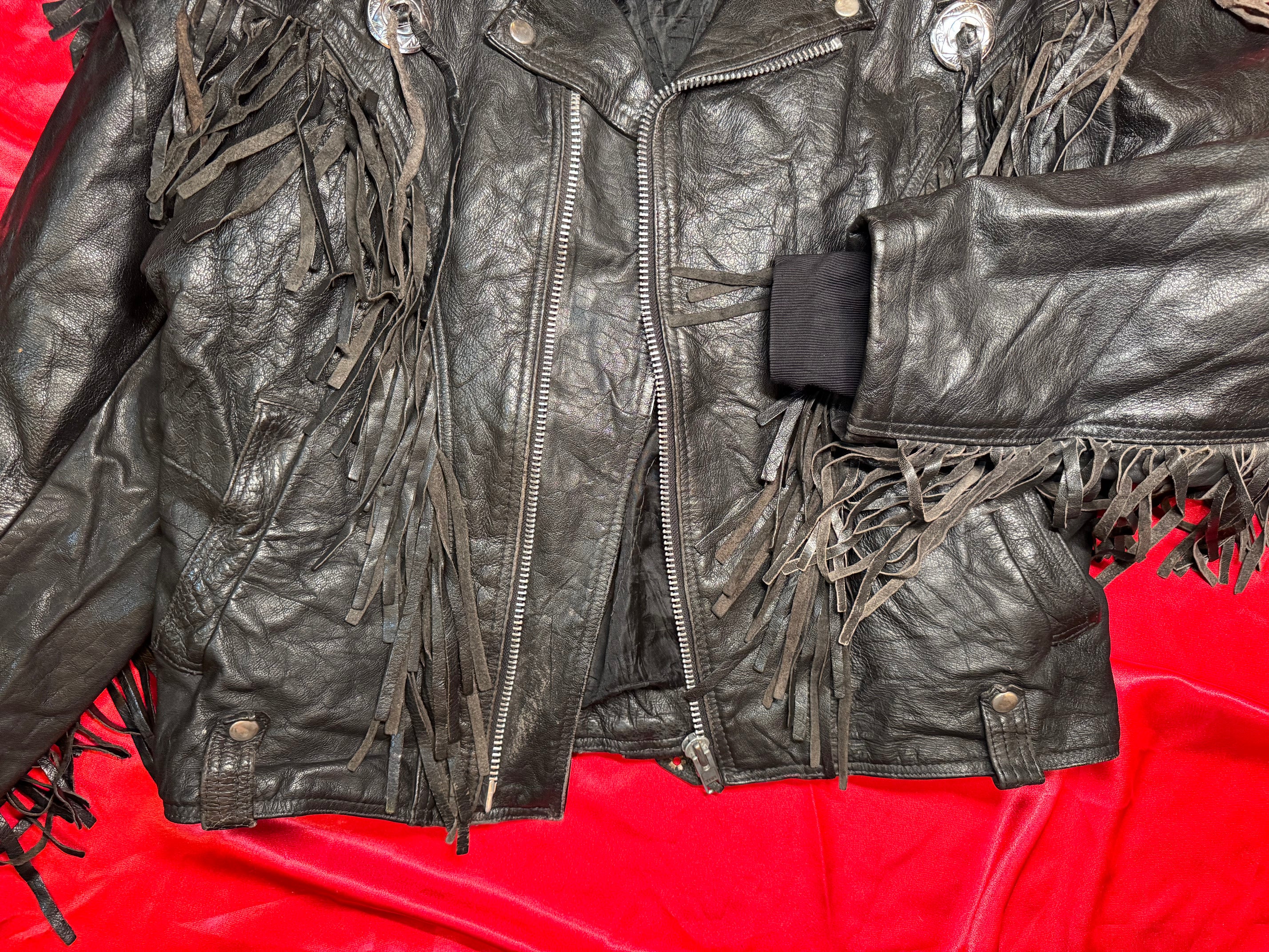 Chaqueta Biker Vintage Master’s Leather – Flecos y Conchos Piel Negra Talla M