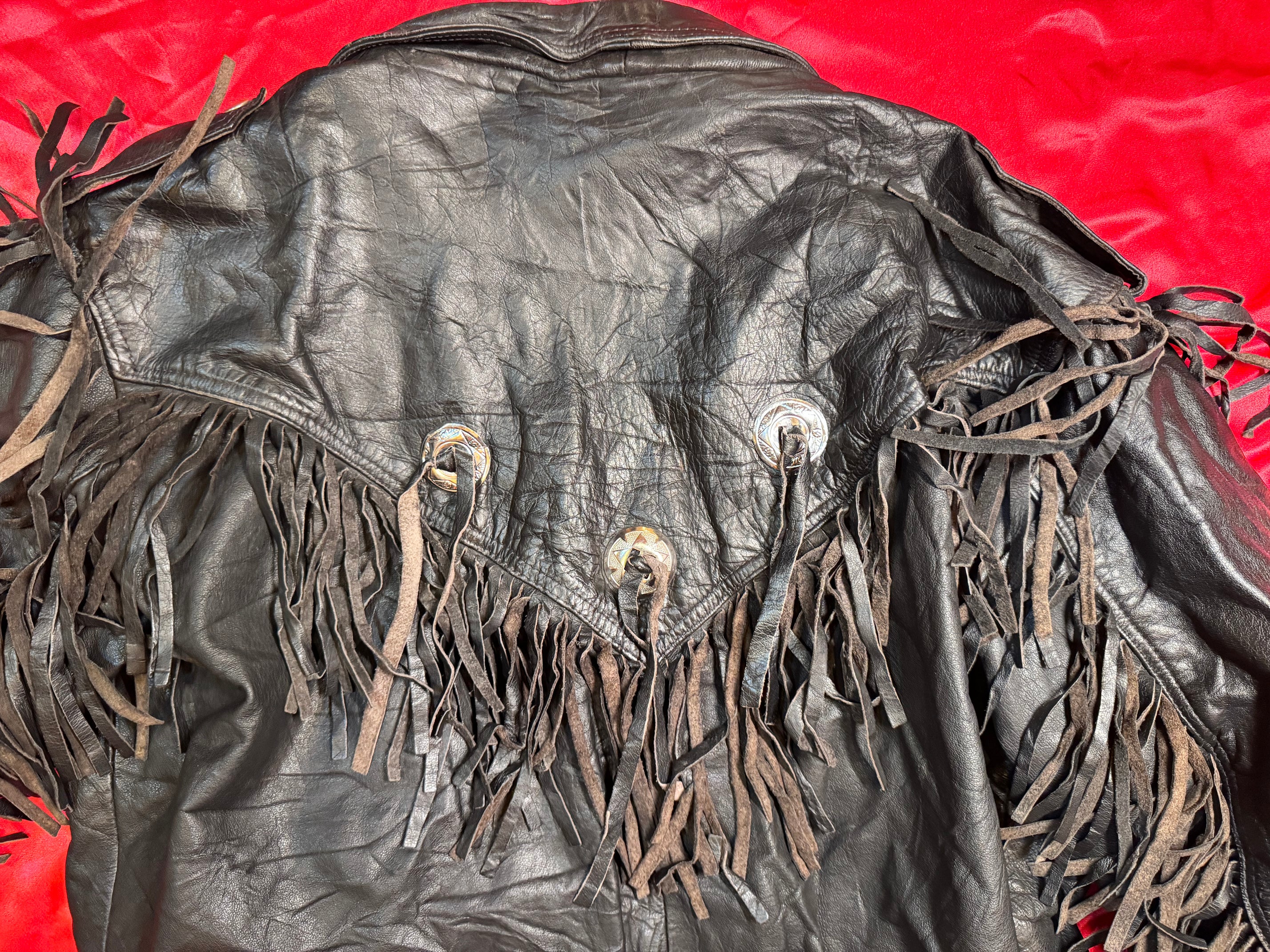 Chaqueta Biker Vintage Master’s Leather – Flecos y Conchos Piel Negra Talla M