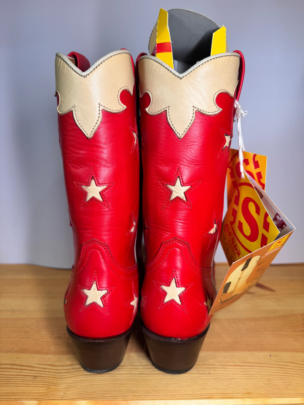 Botas Sendra Cowboy Rojas de Piel con Estrellas Beige – Hechas en España Talla 39