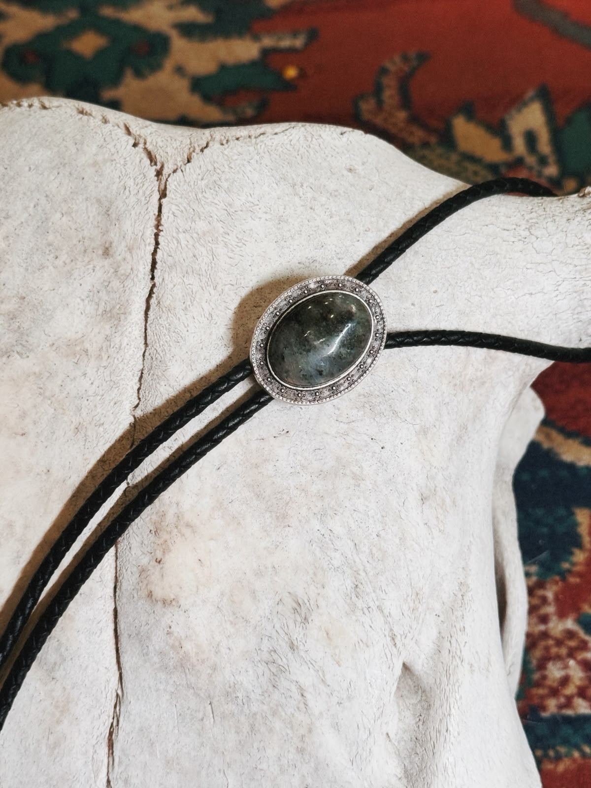 Bolo Cowboy de Cuero Trenzado con Piedra Natural