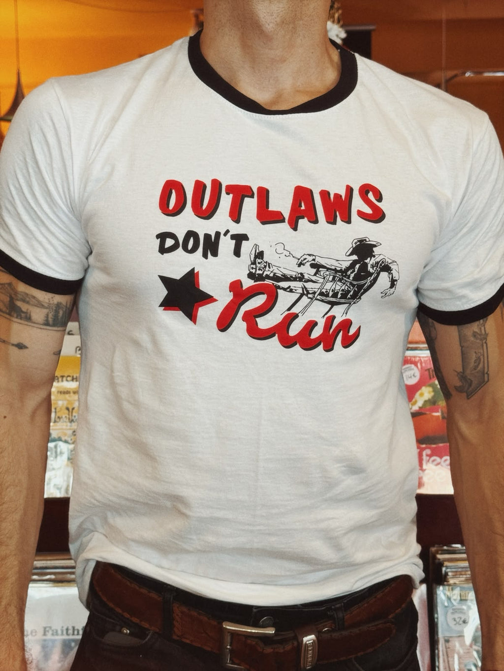 Camiseta Outlaws Don’t Run