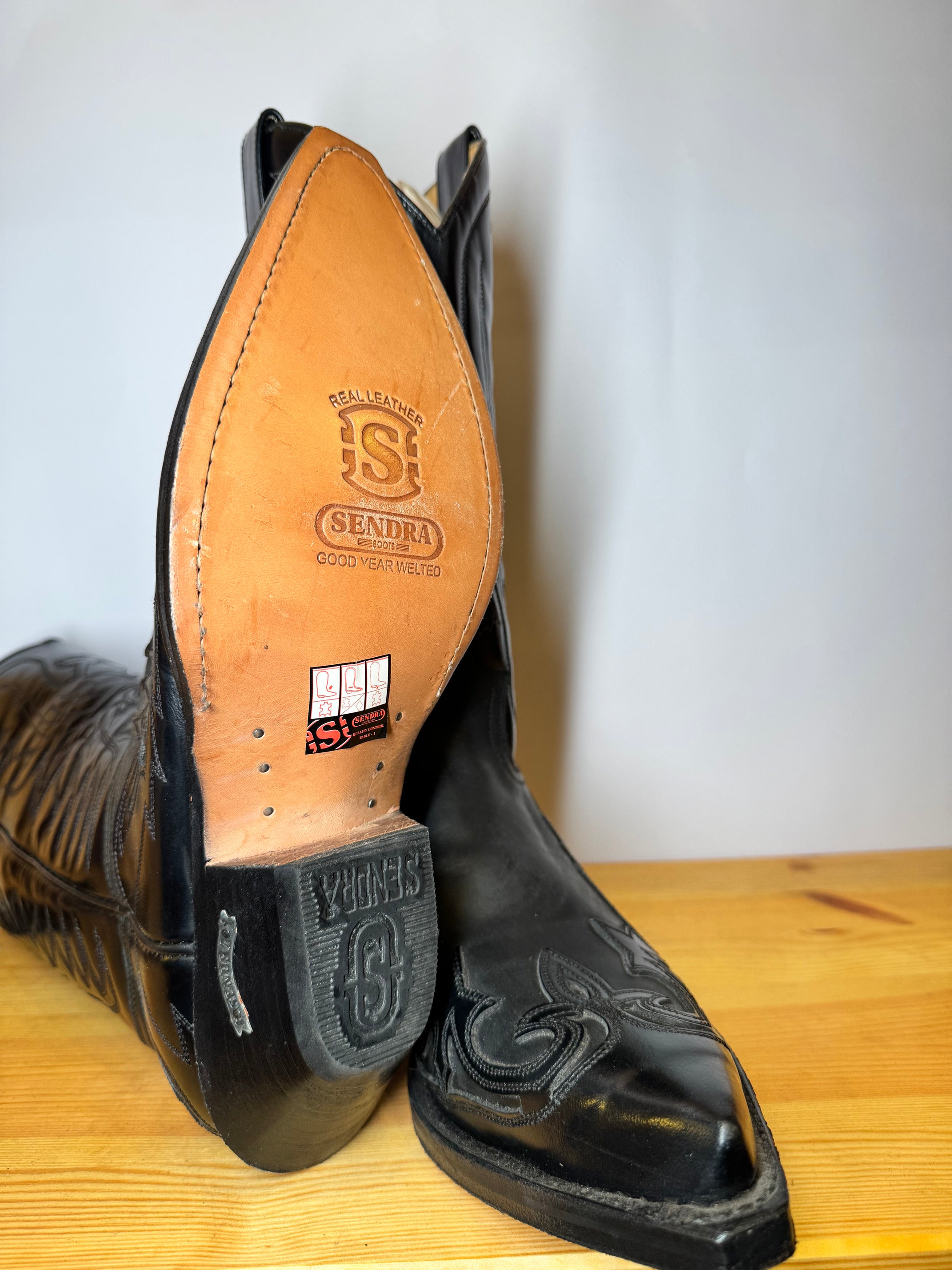 Botas Cowboy Sendra Negras – Bordados Flame Talla 41 EU / 7.5–8 US